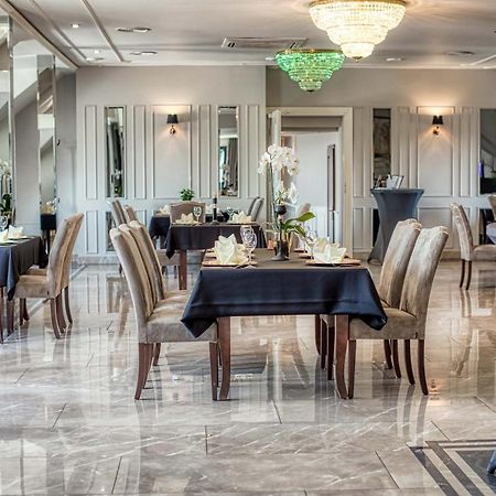 Hotel Bialy Dom 리브니크 외부 사진