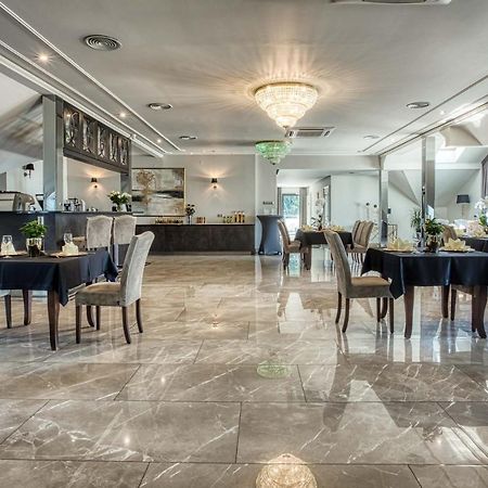 Hotel Bialy Dom 리브니크 외부 사진