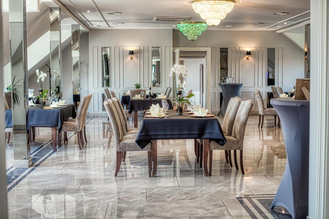 Hotel Bialy Dom 리브니크 외부 사진