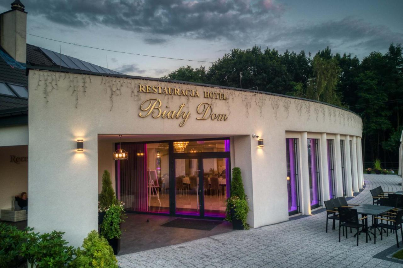 Hotel Bialy Dom 리브니크 외부 사진